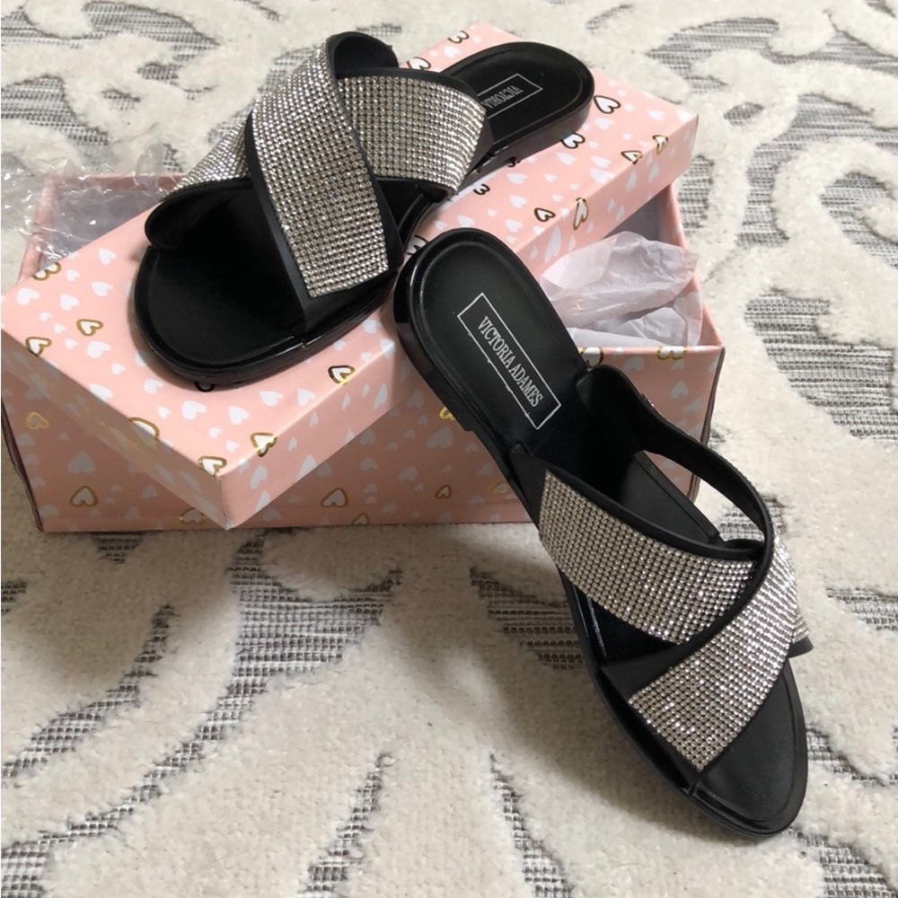 NWT Victoria Adams, crisscross jellies